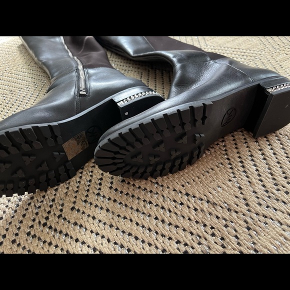 MICHAEL KORS SIZE 7 boot - Picture 4 of 5